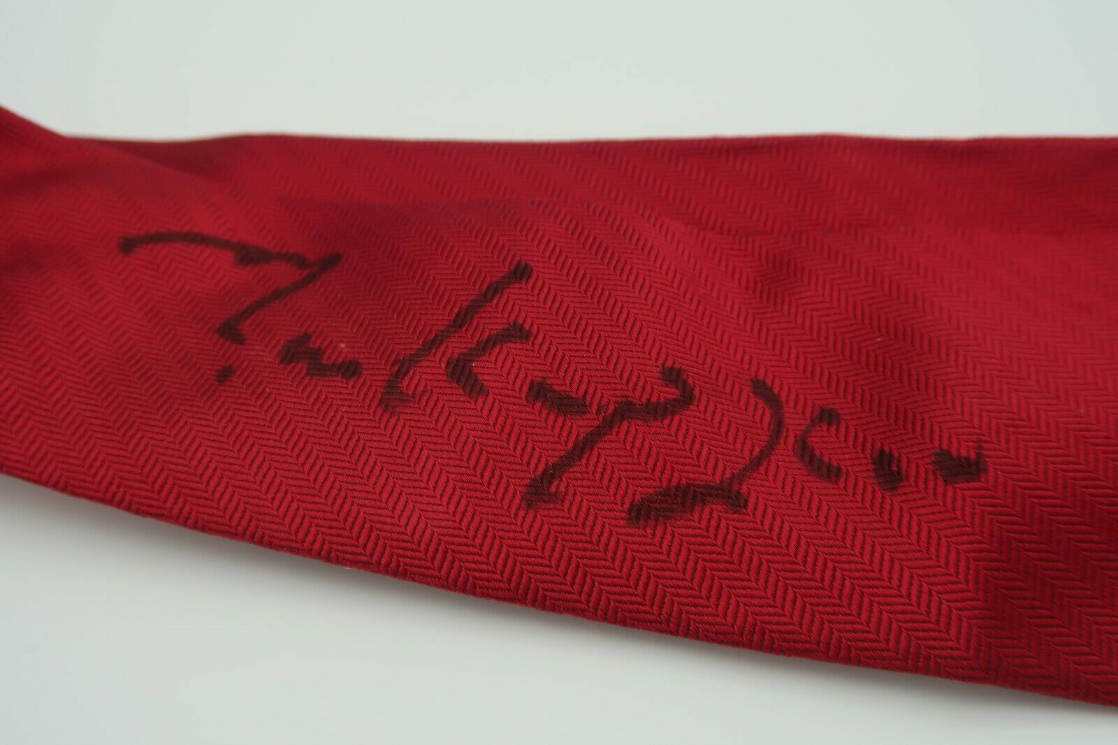 Mark Knopfler’s Red Tie Is On Auction!